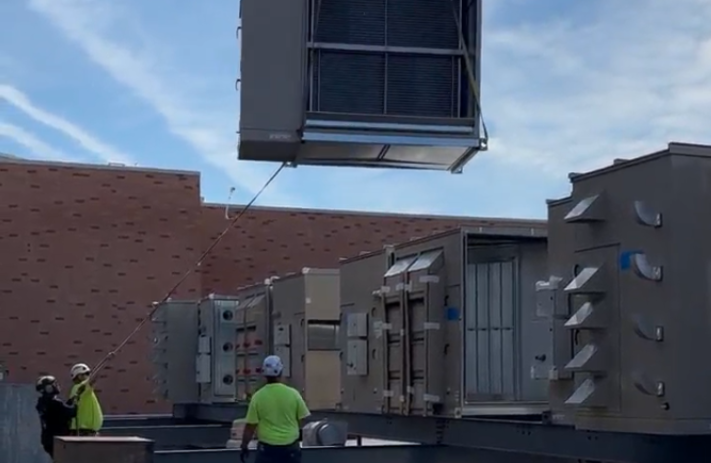 Helicopter lift of Daikin Skyline Air Handling Unit for Installation